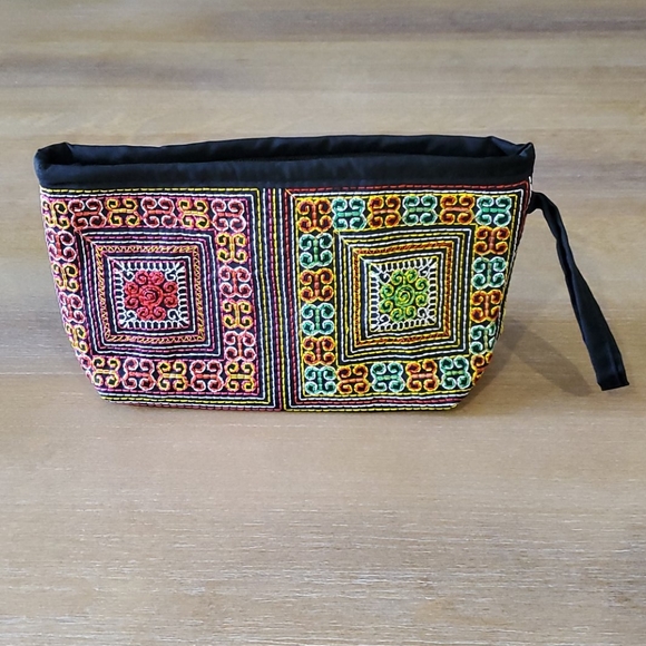 Handbags - Emroidered makeup bag